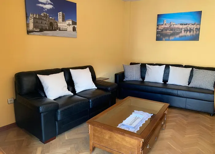 Junto A La Catedral, Con Parking Privado Gratis Zamora